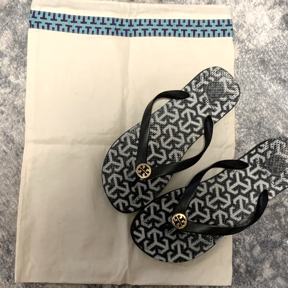 Tory Burch flip flops size 9 BLM/wht